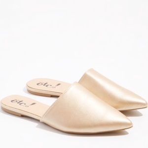 (NWT) Gold toe point slides